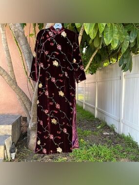 Huamei Fashion Velvet Purple Cheongsam Floral Dress with Slits on the Sides.